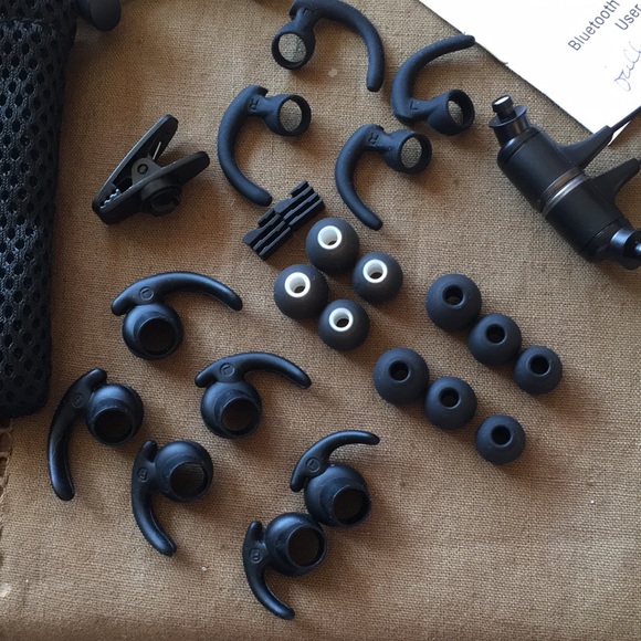 Bluetooth Magnetic Headset TaoTronics BH07 - Picture 2 of 10